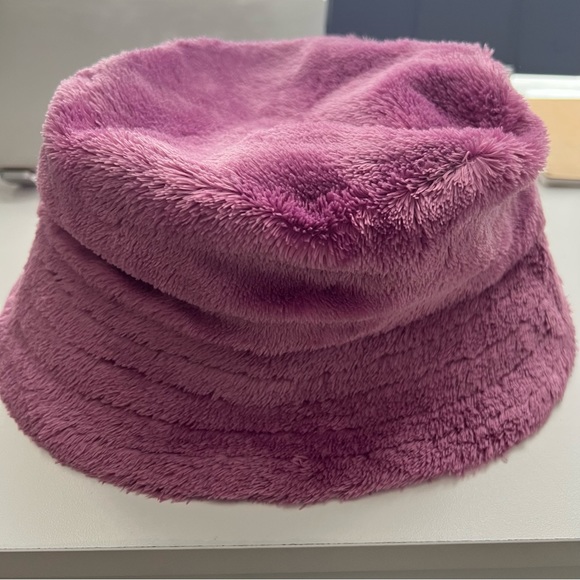Y2K Mauve Fuzzy Bucket Hat - Picture 4 of 7